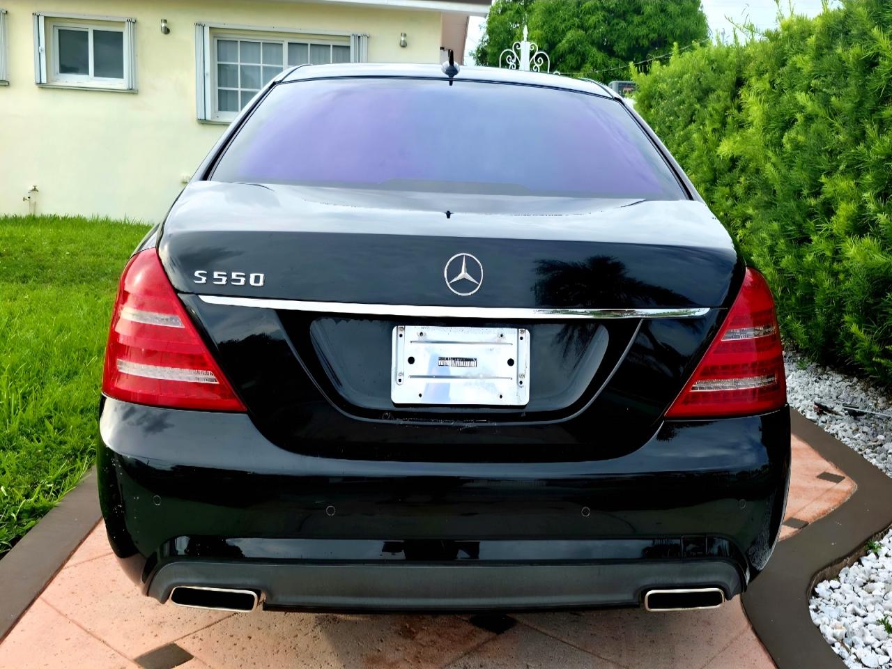 2013 Mercedes-benz S 550 Black vin: WDDNG7DBXDA505135