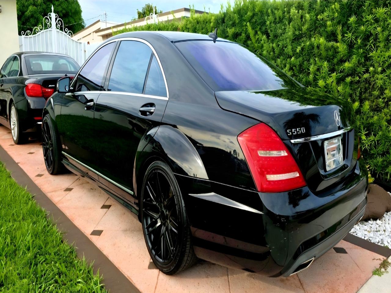 2013 Mercedes-benz S 550 Black vin: WDDNG7DBXDA505135
