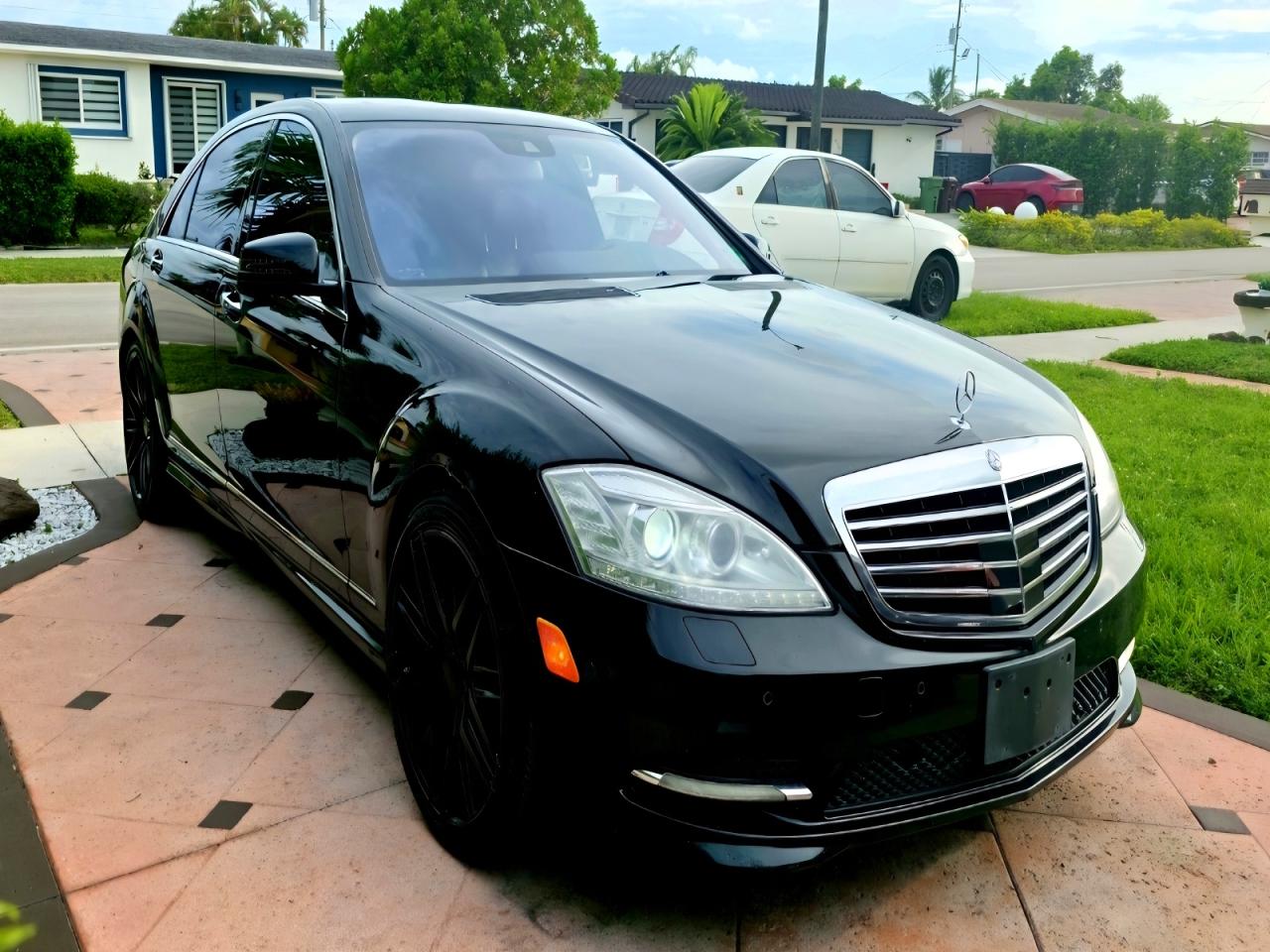 2013 Mercedes-benz S 550 Black vin: WDDNG7DBXDA505135