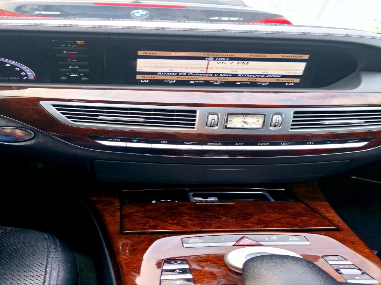 2013 Mercedes-benz S 550 Black vin: WDDNG7DBXDA505135
