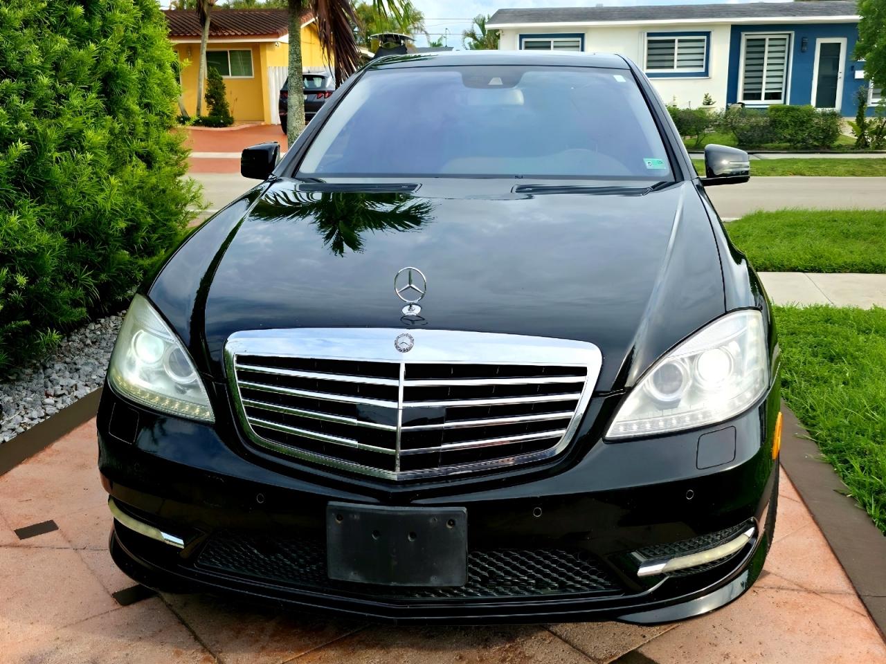 2013 Mercedes-benz S 550 Black vin: WDDNG7DBXDA505135