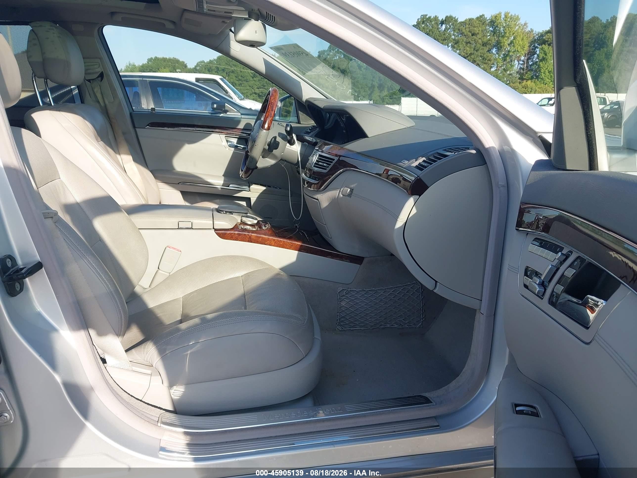 2013 Mercedes-benz S 550   Silver vin: WDDNG7DBXDA505507