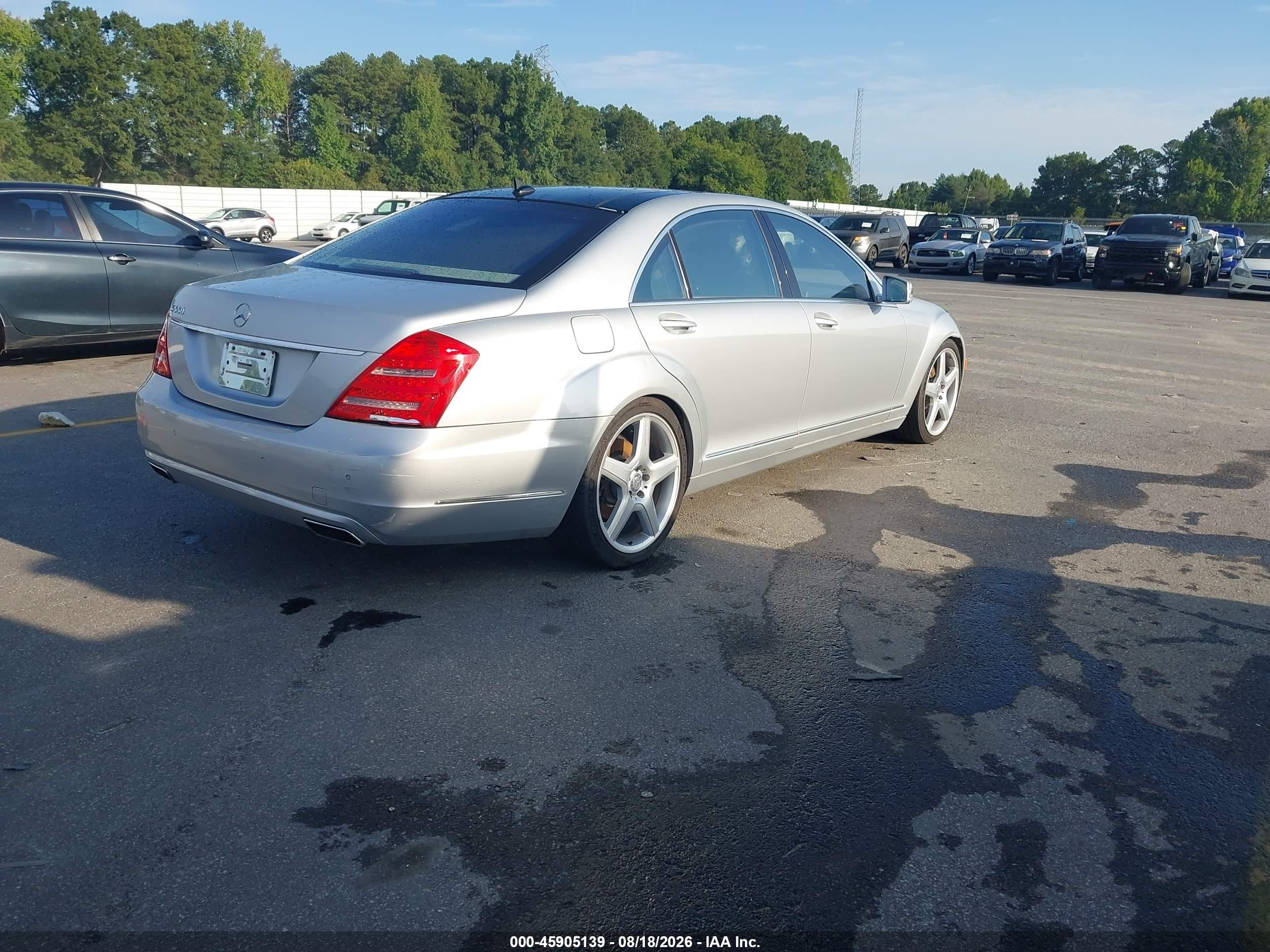 2013 Mercedes-benz S 550   Silver vin: WDDNG7DBXDA505507