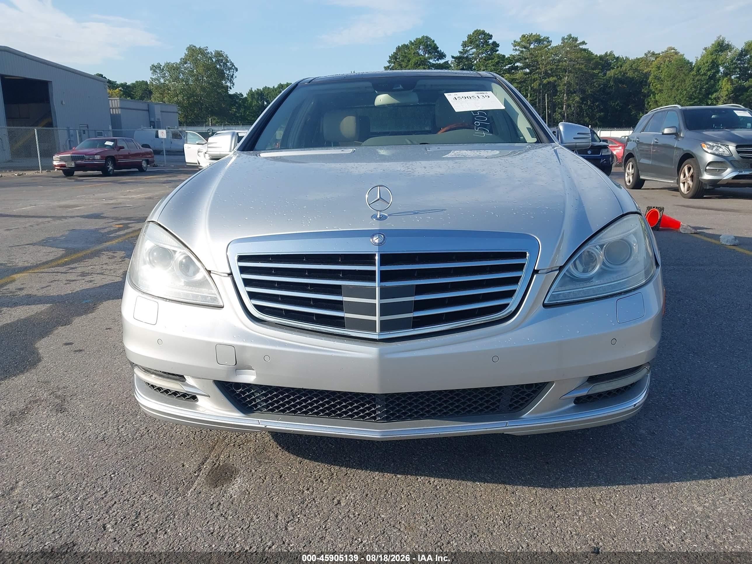 2013 Mercedes-benz S 550   Silver vin: WDDNG7DBXDA505507