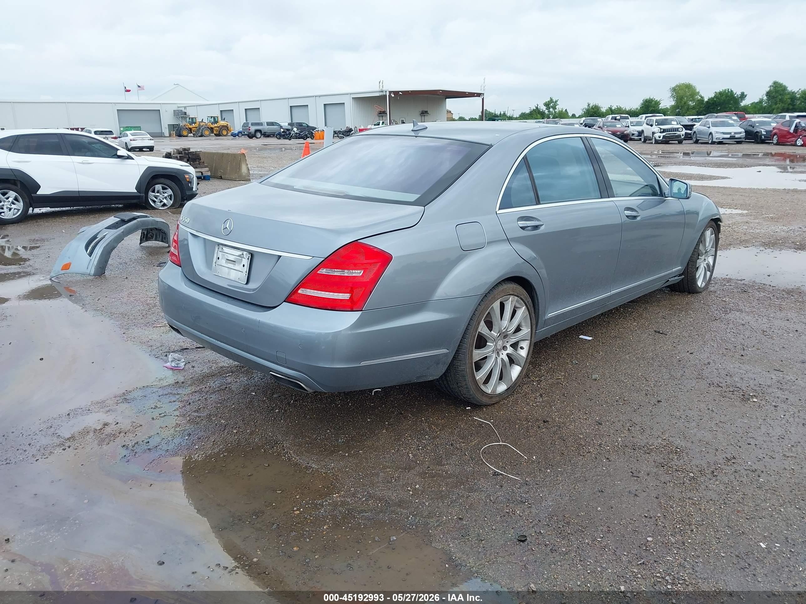 2013 Mercedes-benz S 550   Серый vin: WDDNG7DBXDA506673