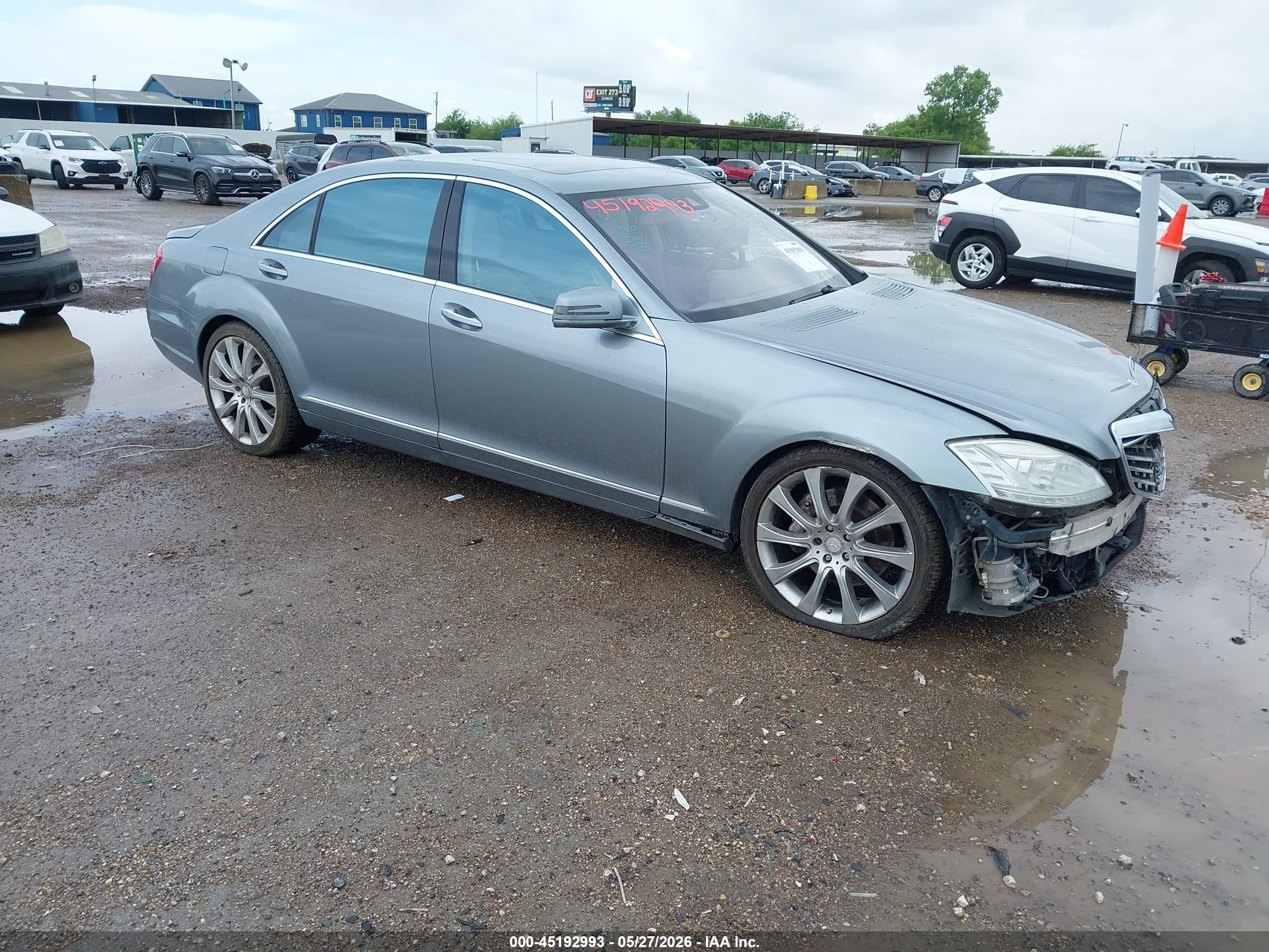 2013 Mercedes-benz S 550   Серый vin: WDDNG7DBXDA506673