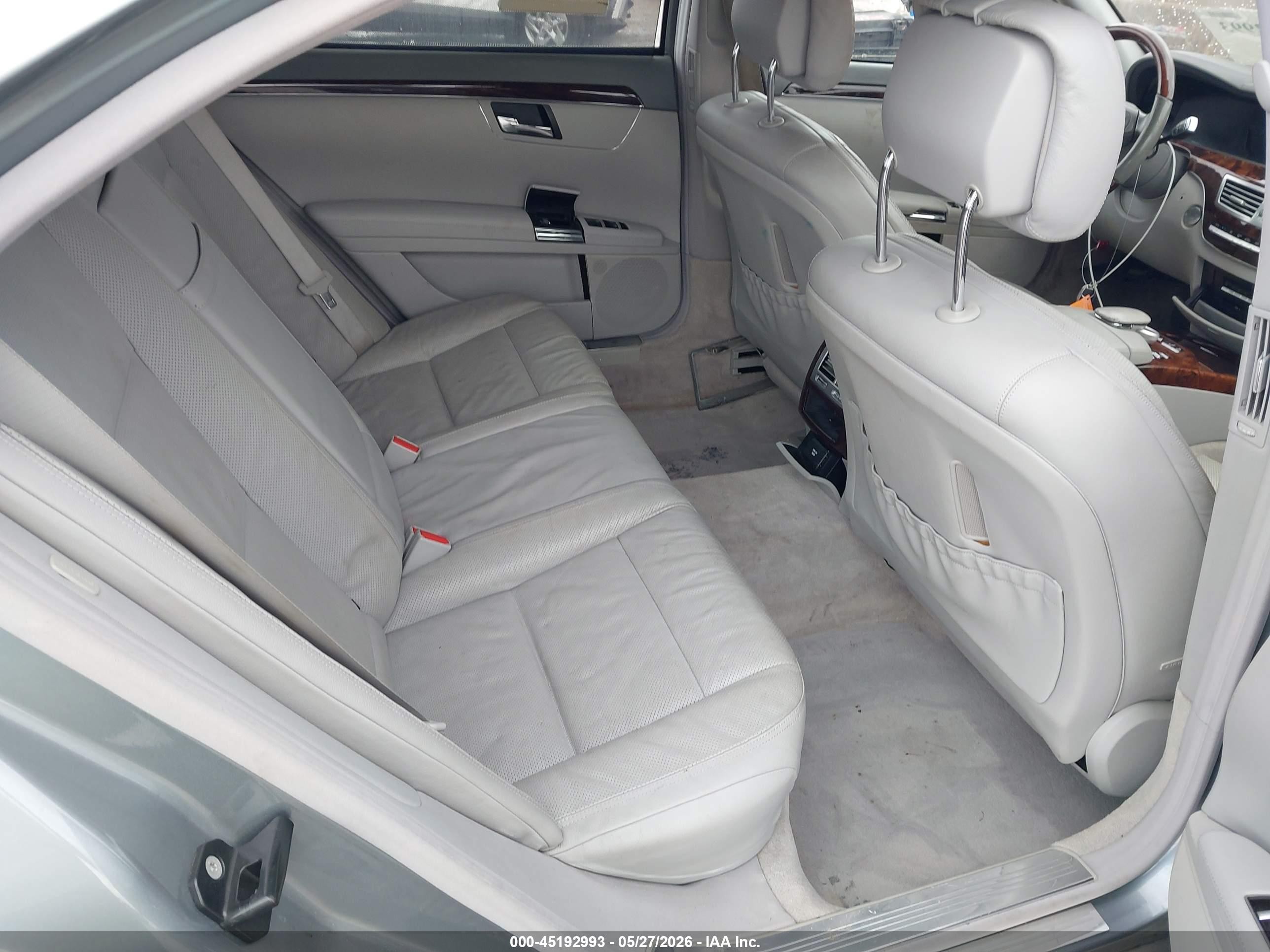 2013 Mercedes-benz S 550   Серый vin: WDDNG7DBXDA506673