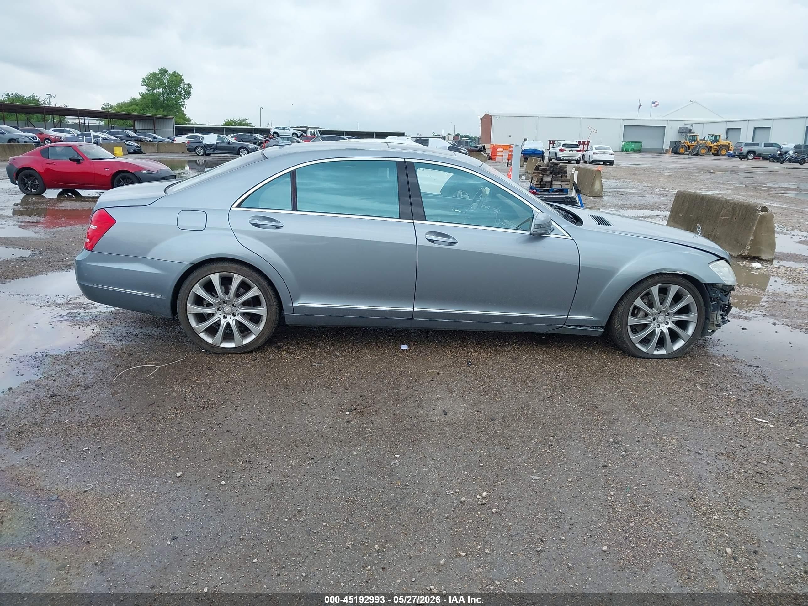 2013 Mercedes-benz S 550   Серый vin: WDDNG7DBXDA506673