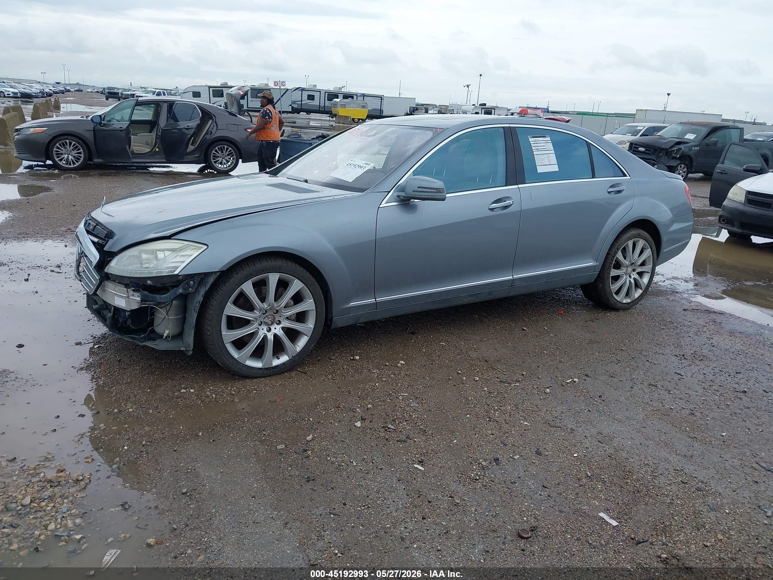 2013 Mercedes-benz S 550   Серый vin: WDDNG7DBXDA506673