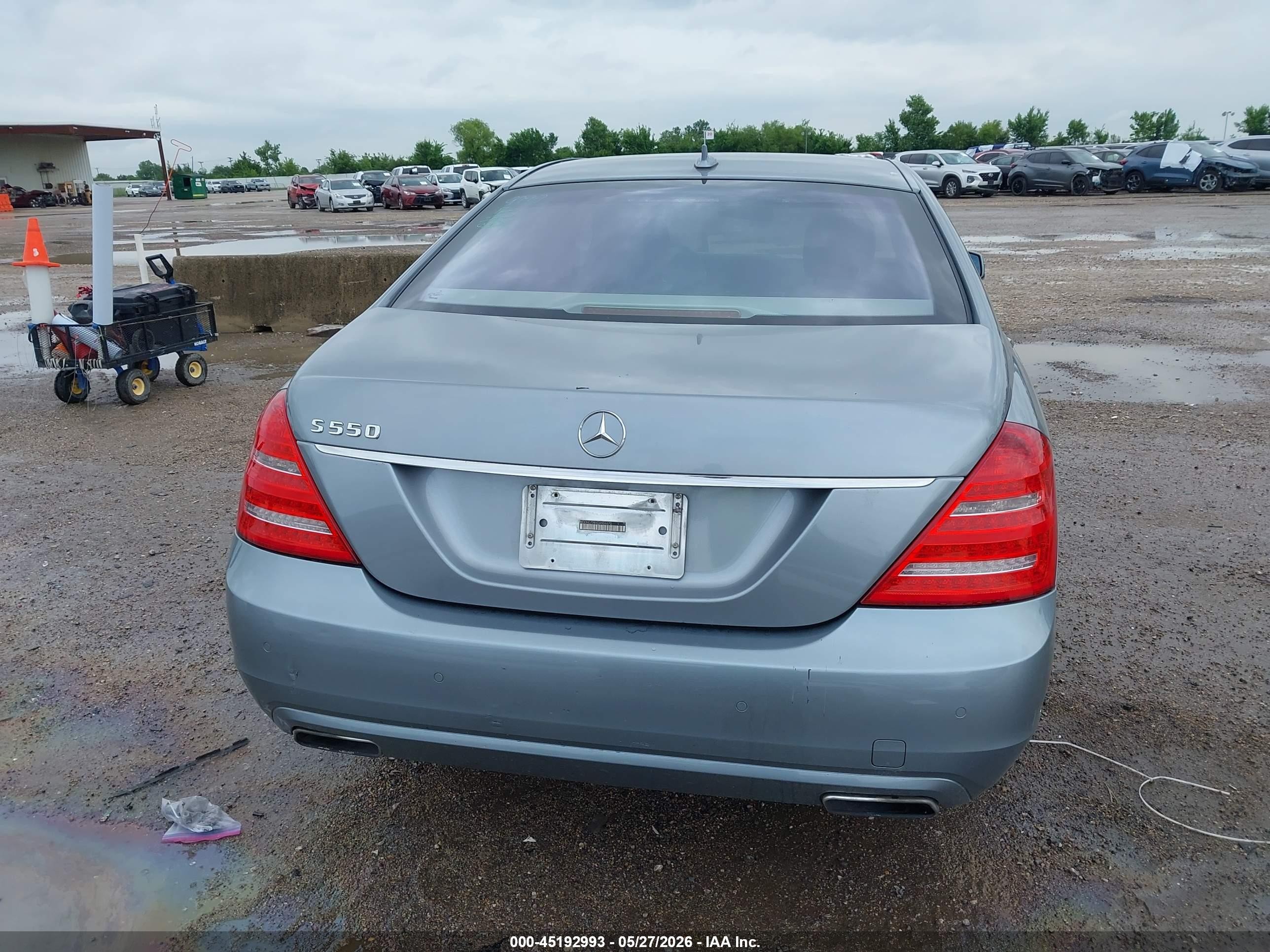 2013 Mercedes-benz S 550   Серый vin: WDDNG7DBXDA506673
