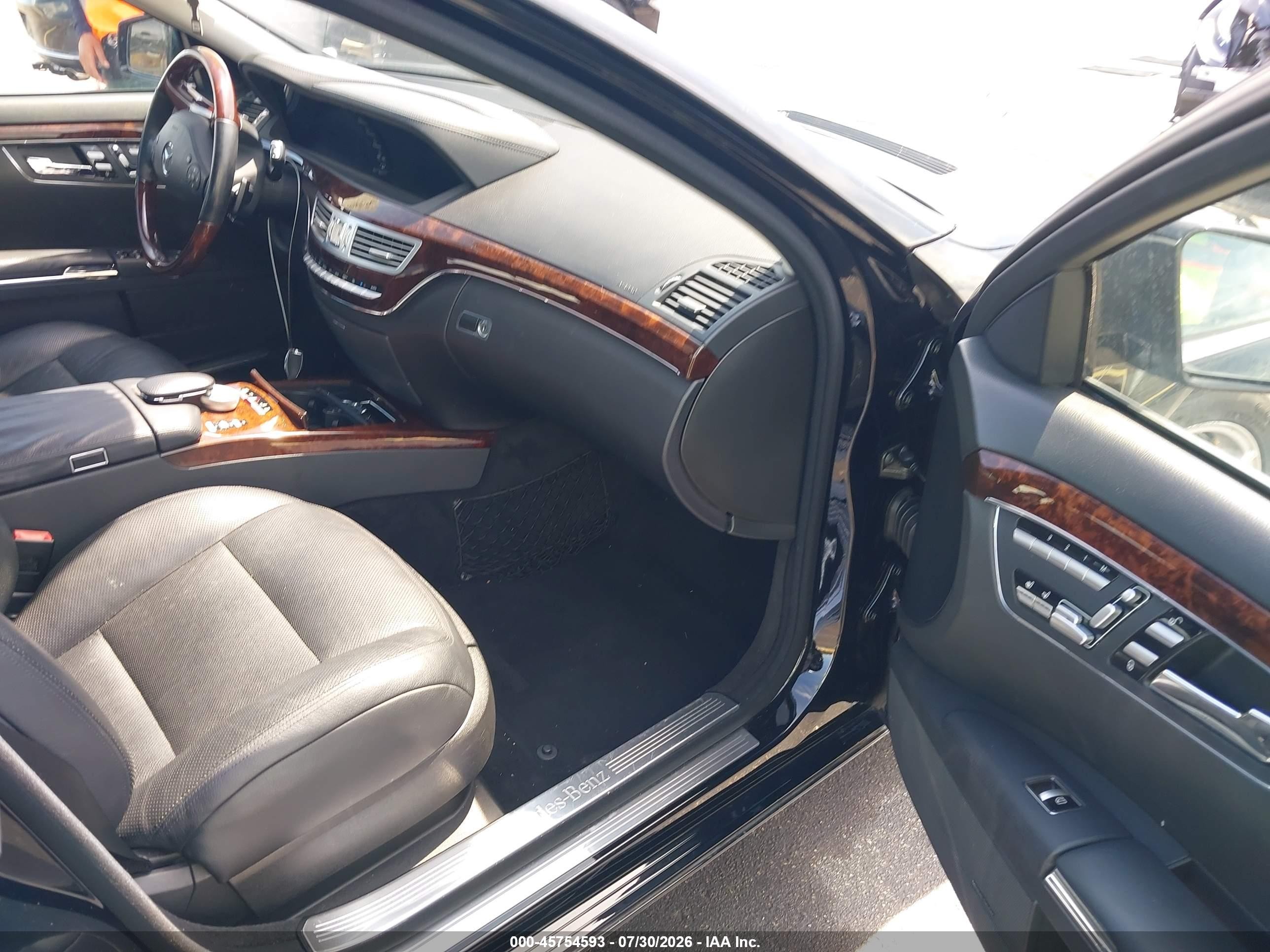 2013 Mercedes-benz S 550   Black vin: WDDNG7DBXDA526079