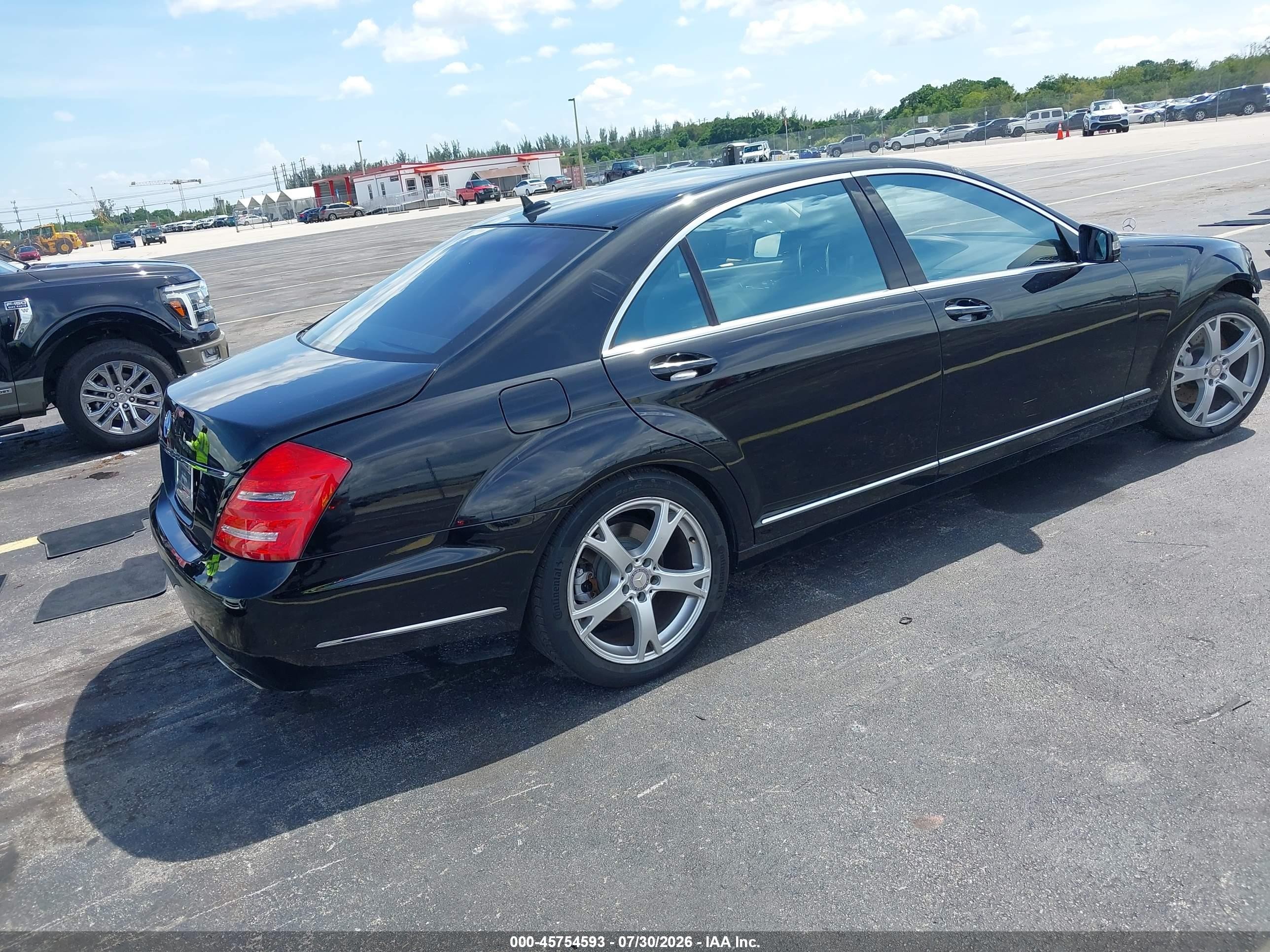 2013 Mercedes-benz S 550   Black vin: WDDNG7DBXDA526079