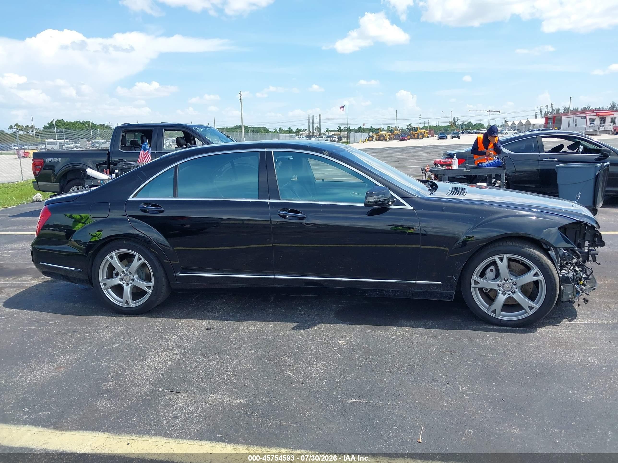 2013 Mercedes-benz S 550   Black vin: WDDNG7DBXDA526079