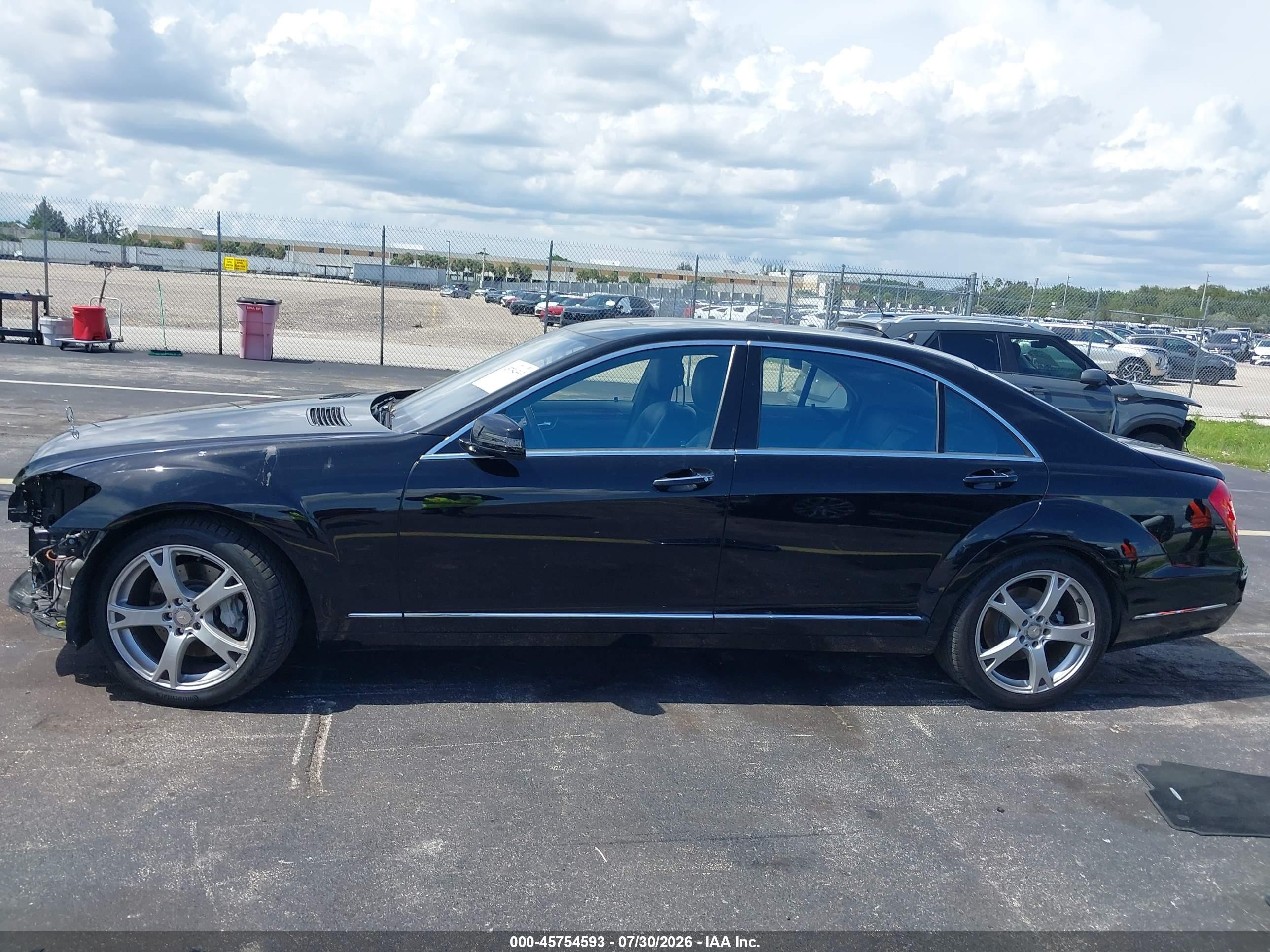 2013 Mercedes-benz S 550   Black vin: WDDNG7DBXDA526079