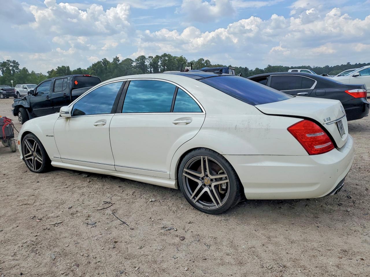 2011 Mercedes-benz S 63 Amg White vin: WDDNG7EB0BA374051