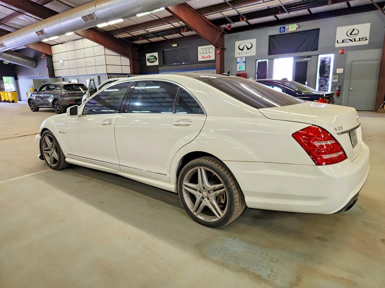 2011 Mercedes-benz S 63 Amg White vin: WDDNG7EB6BA381828