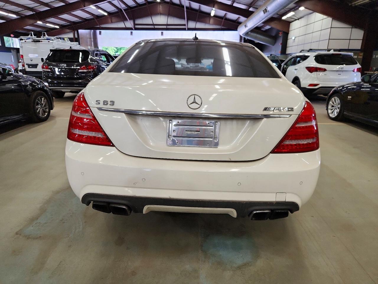2011 Mercedes-benz S 63 Amg White vin: WDDNG7EB6BA381828