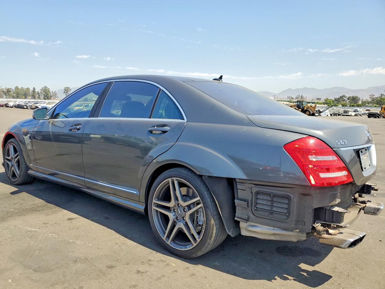 2011 Mercedes-benz S 63 Amg Gray vin: WDDNG7EB7BA384530