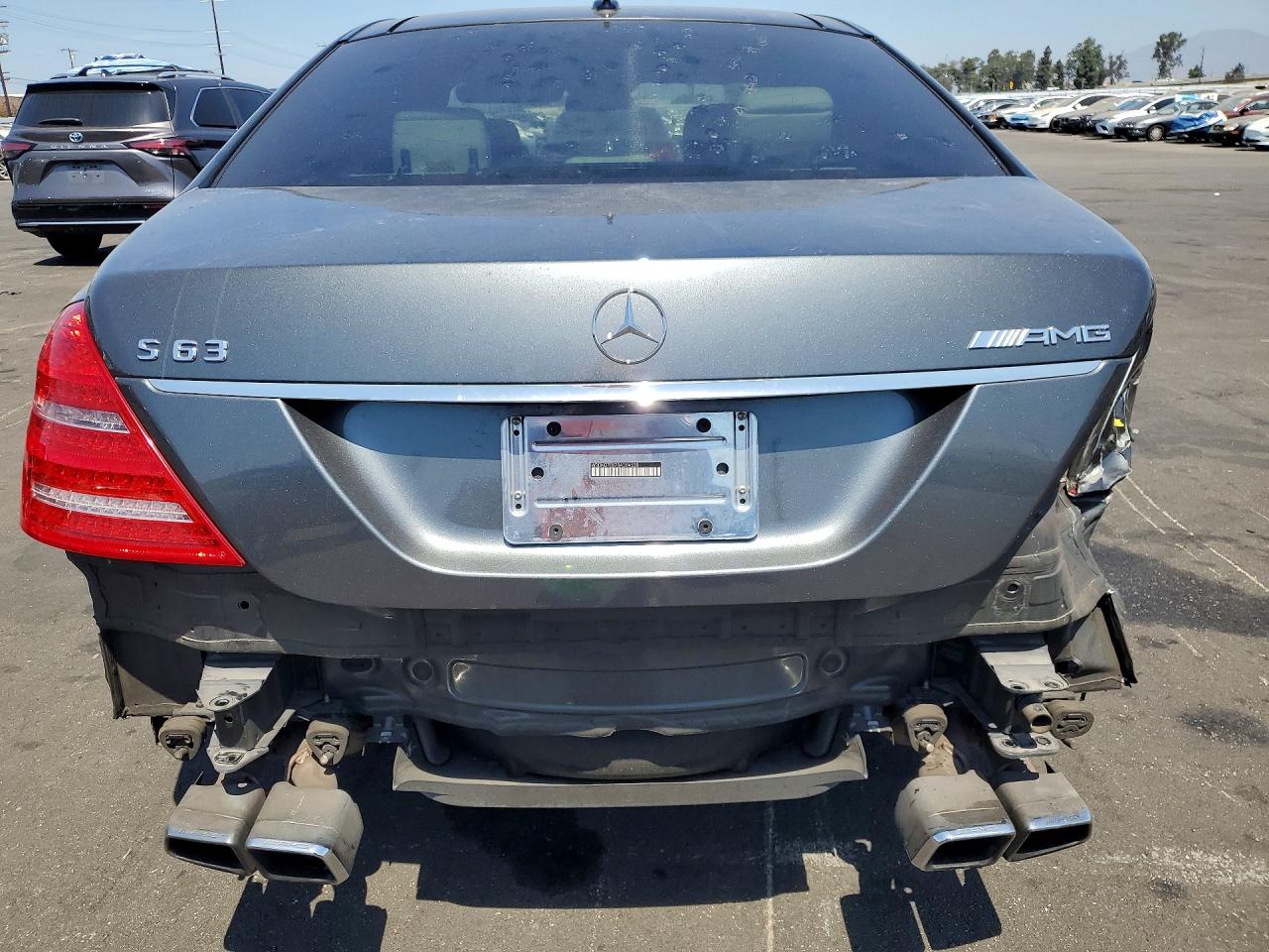 2011 Mercedes-benz S 63 Amg Gray vin: WDDNG7EB7BA384530