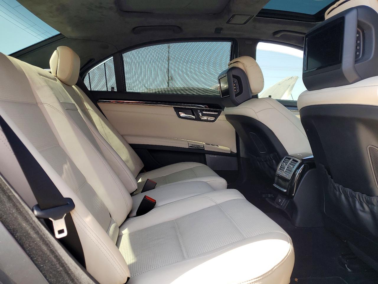 2011 Mercedes-benz S 63 Amg Gray vin: WDDNG7EB7BA384530