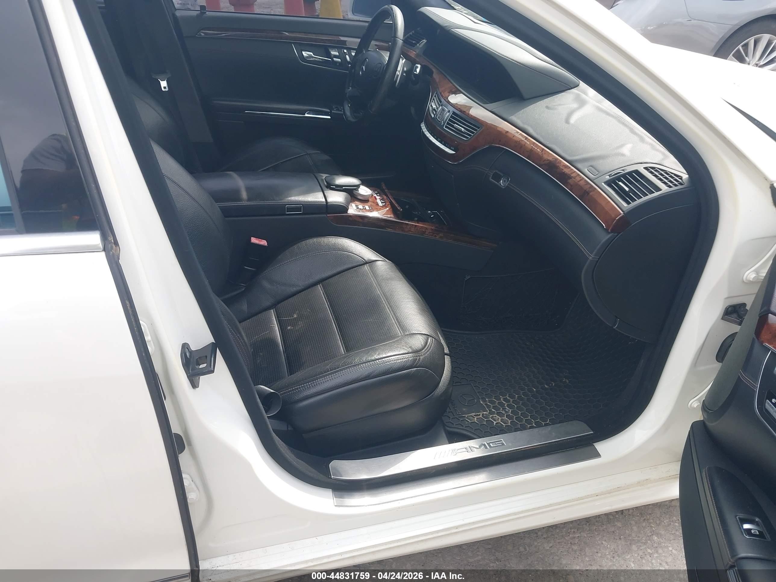 2011 Mercedes-benz S 63 Amg   Белый vin: WDDNG7EB8BA377389
