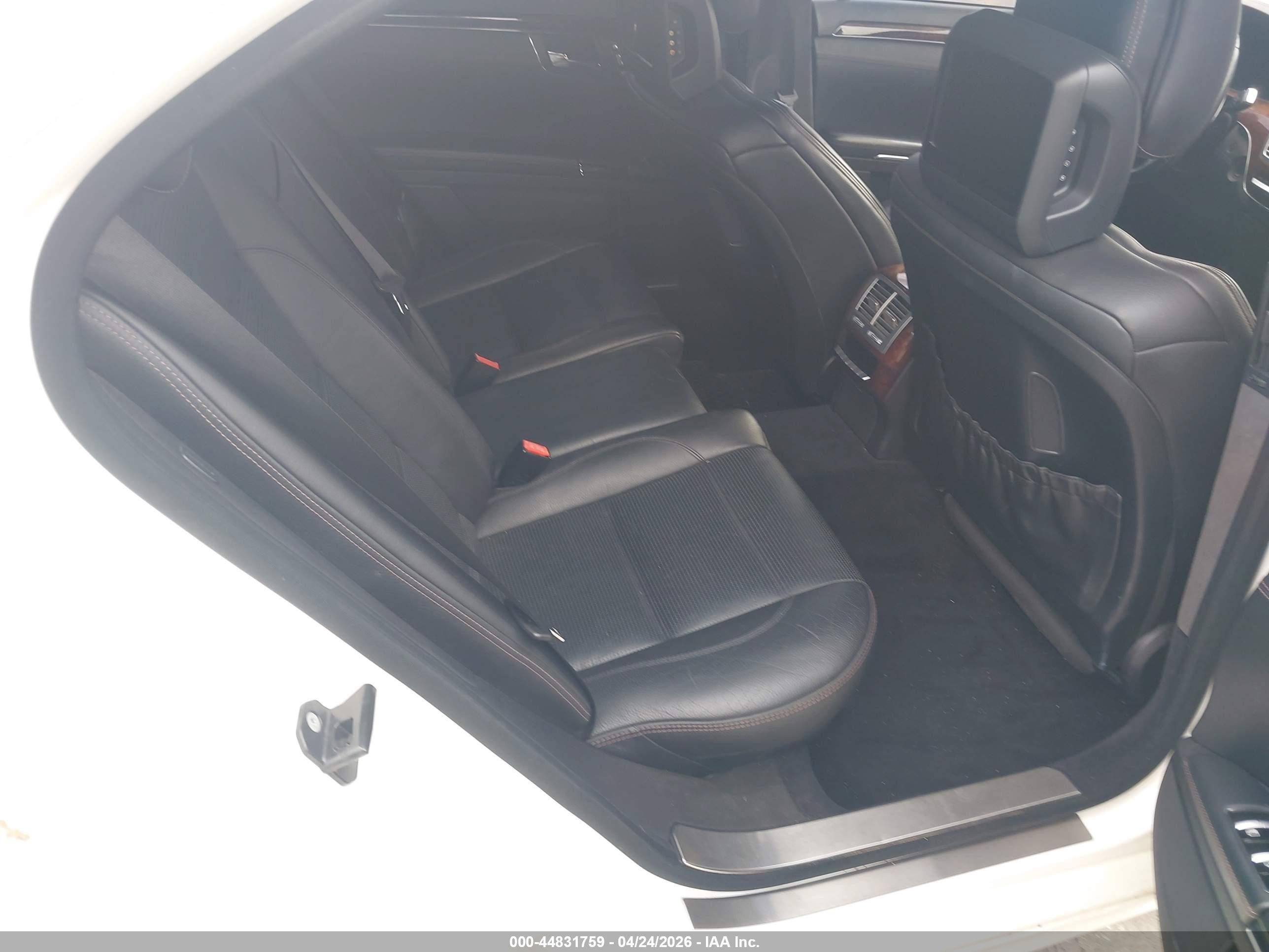 2011 Mercedes-benz S 63 Amg   Белый vin: WDDNG7EB8BA377389
