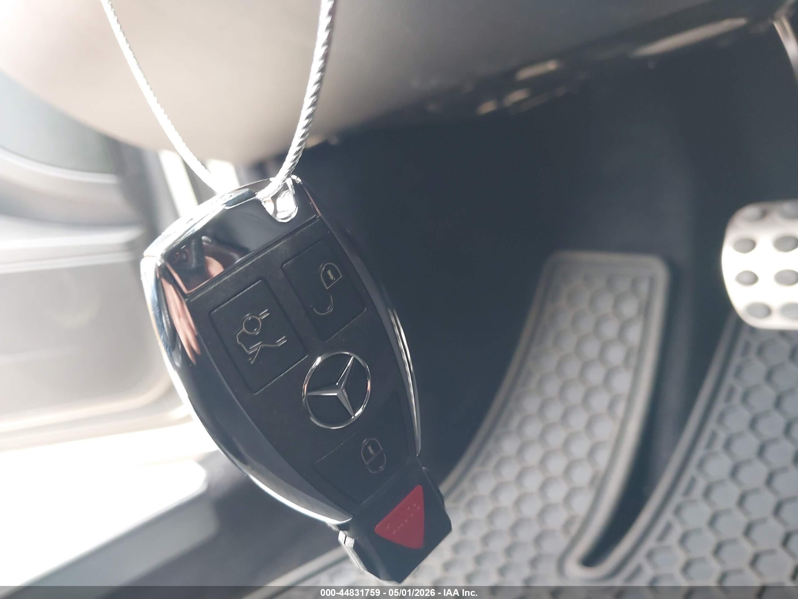 2011 Mercedes-benz S 63 Amg   Белый vin: WDDNG7EB8BA377389