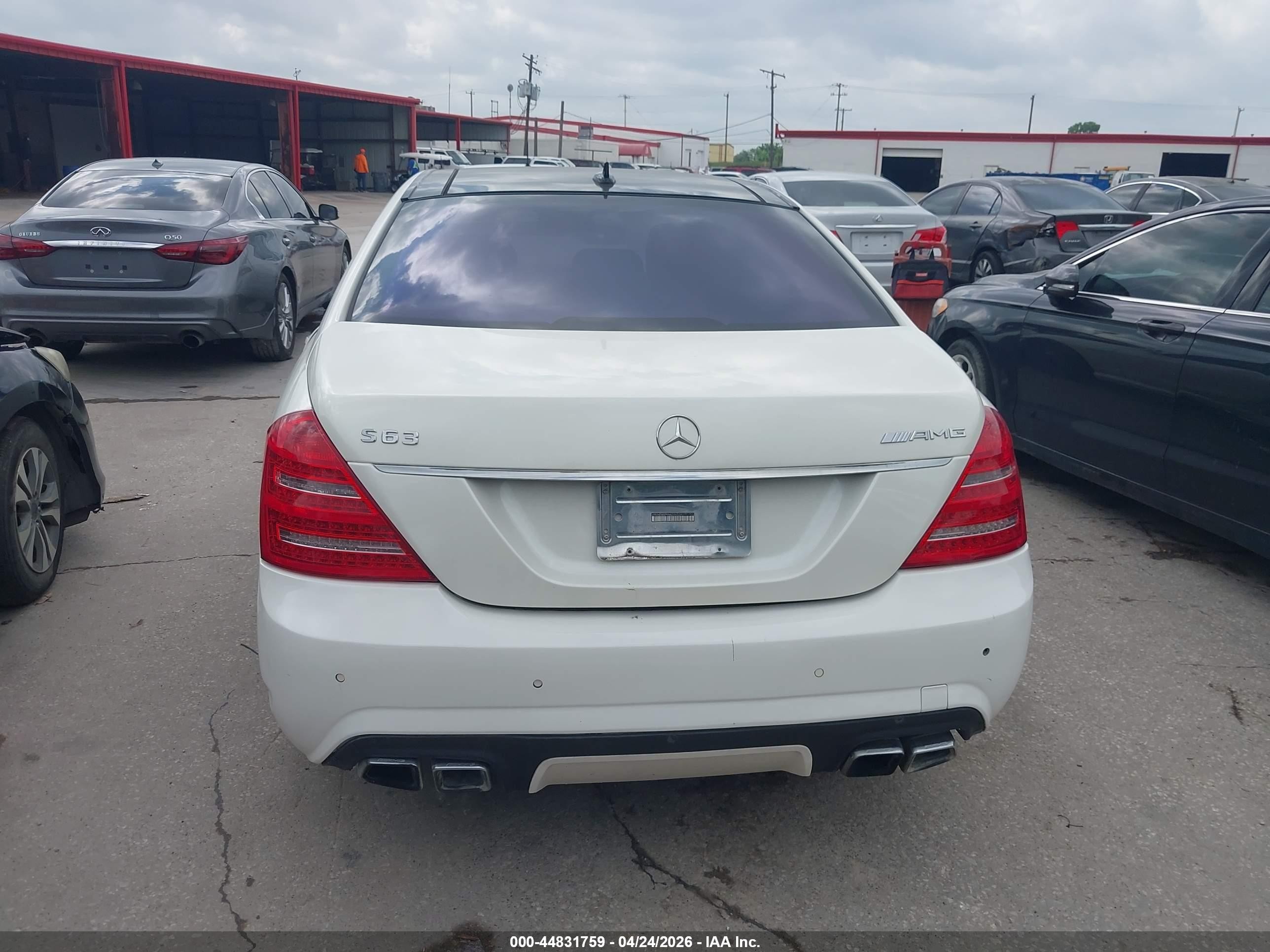 2011 Mercedes-benz S 63 Amg   Белый vin: WDDNG7EB8BA377389