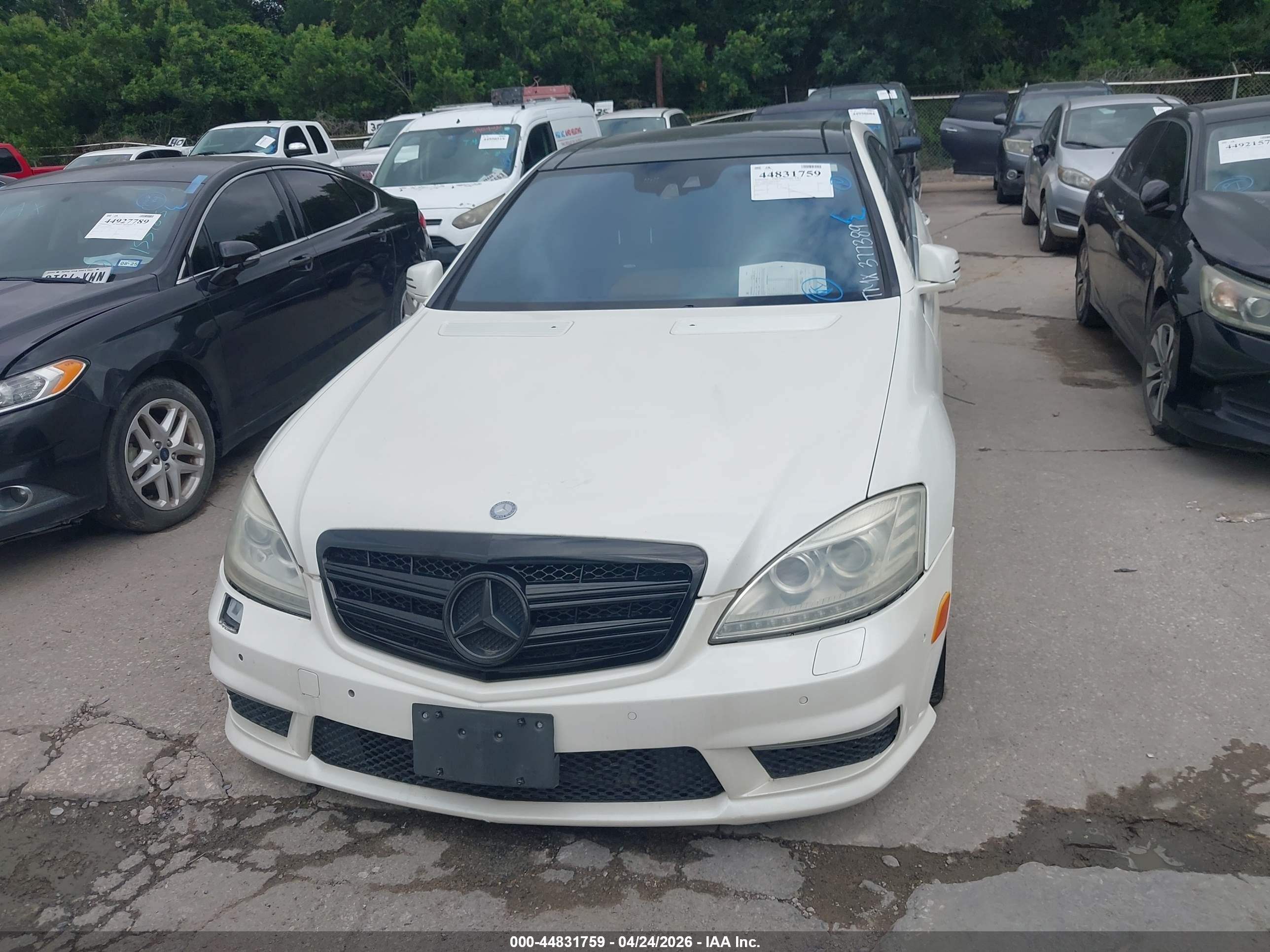 2011 Mercedes-benz S 63 Amg   Белый vin: WDDNG7EB8BA377389