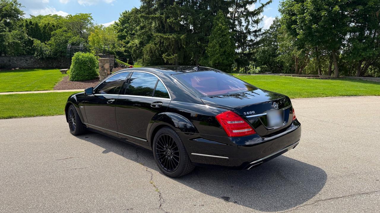 2010 Mercedes-benz S 600 Black vin: WDDNG7GB2AA353780