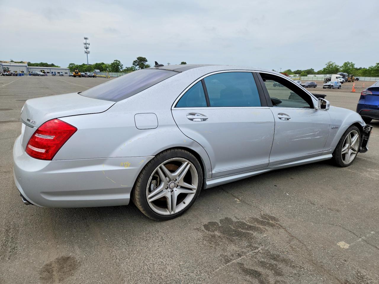 2010 Mercedes-benz S 63 Amg Silver vin: WDDNG7HB9AA295908