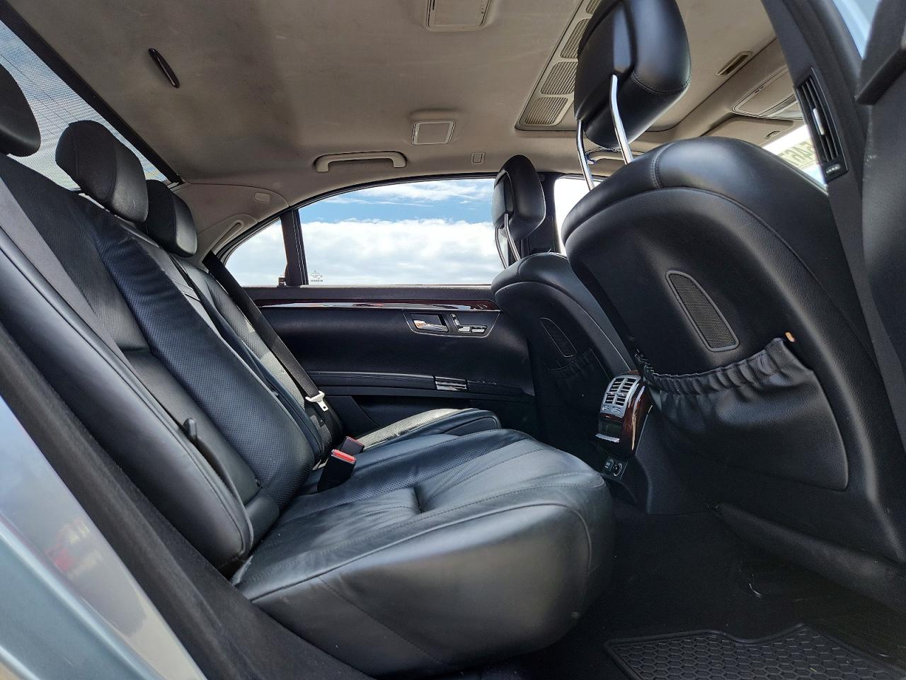 2008 Mercedes-benz S-class S550 Silver vin: WDDNG86X18A157035