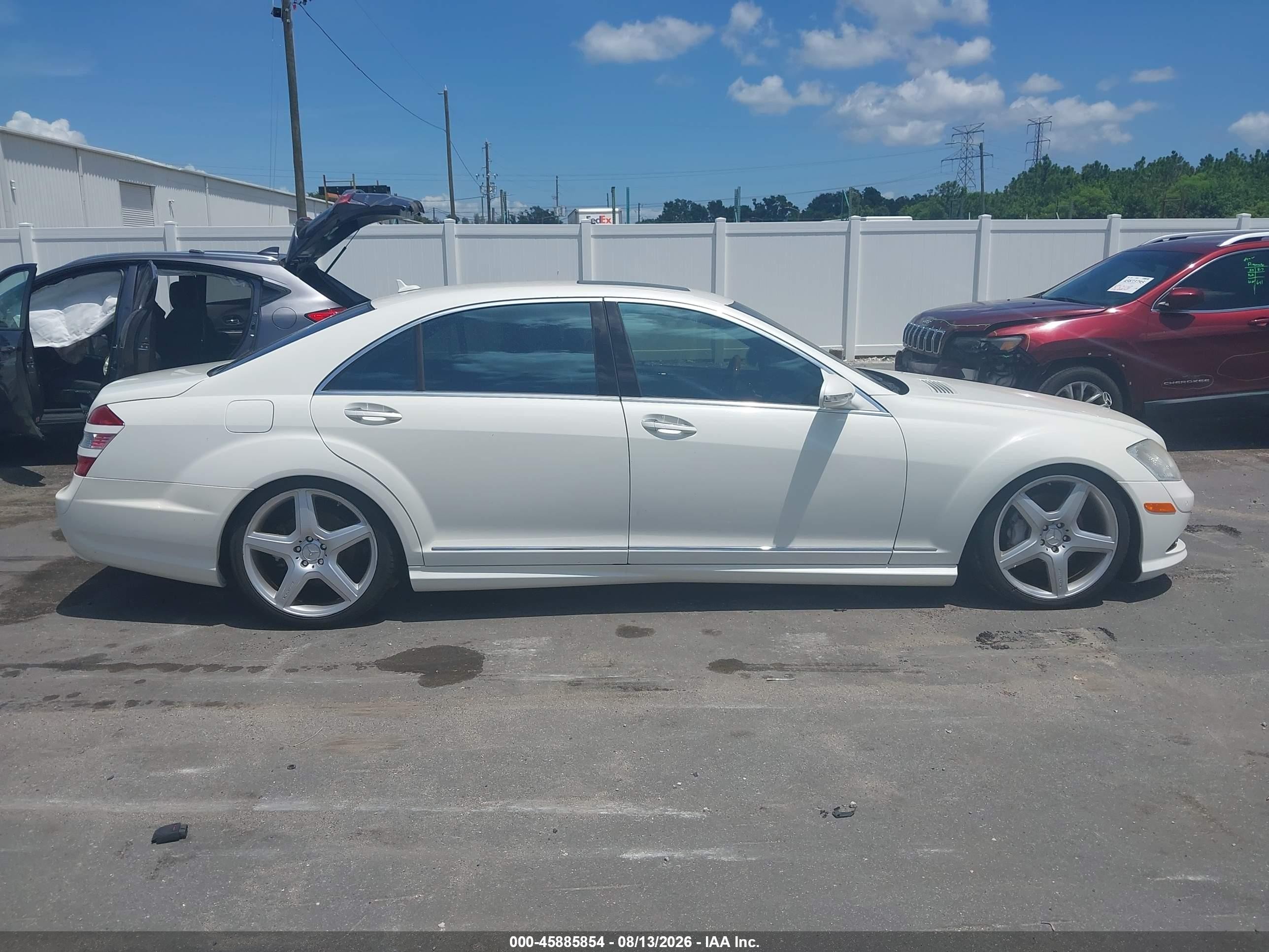 2009 Mercedes-benz S 550 4matic White vin: WDDNG86X19A267617