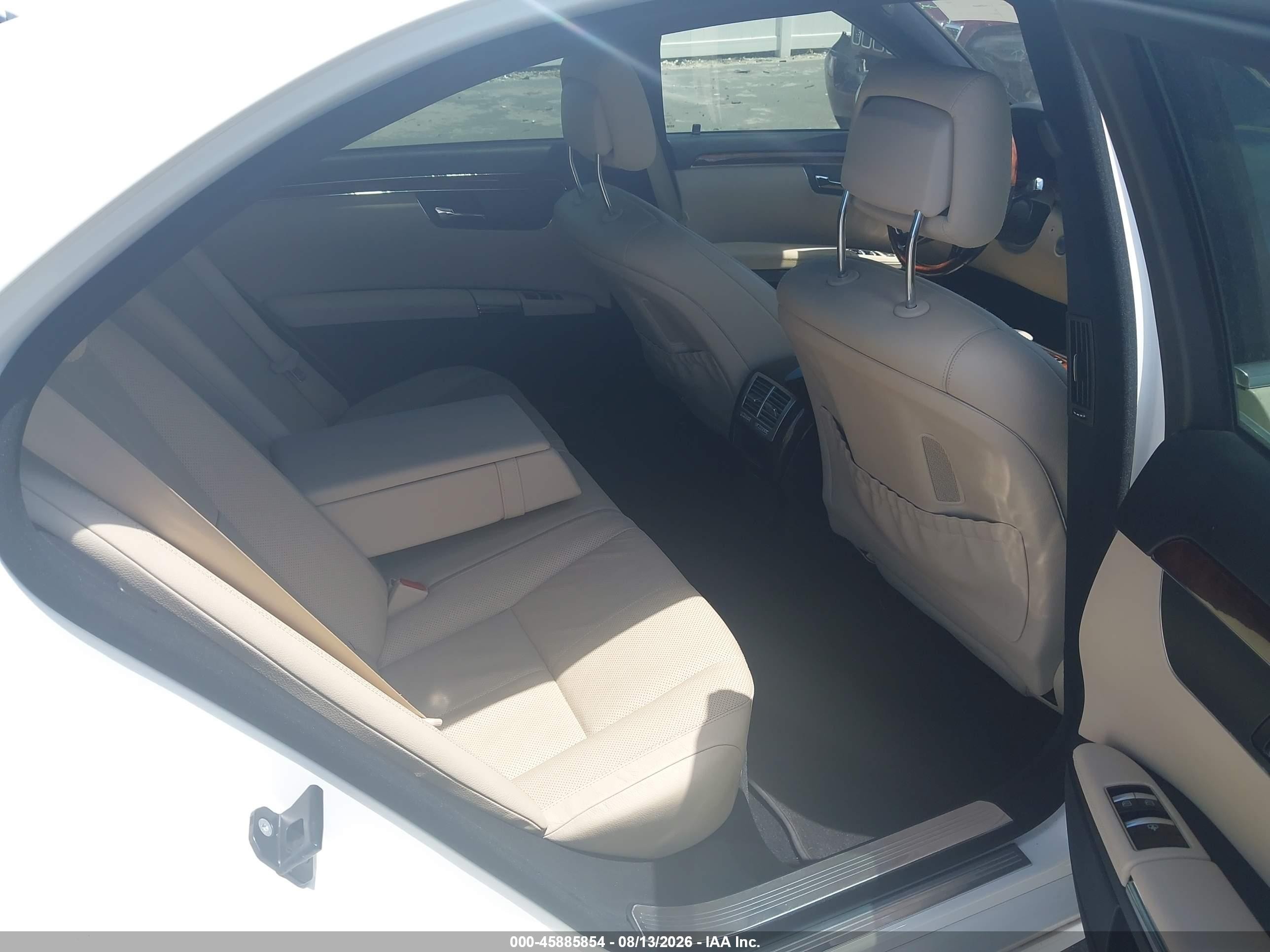 2009 Mercedes-benz S 550 4matic White vin: WDDNG86X19A267617