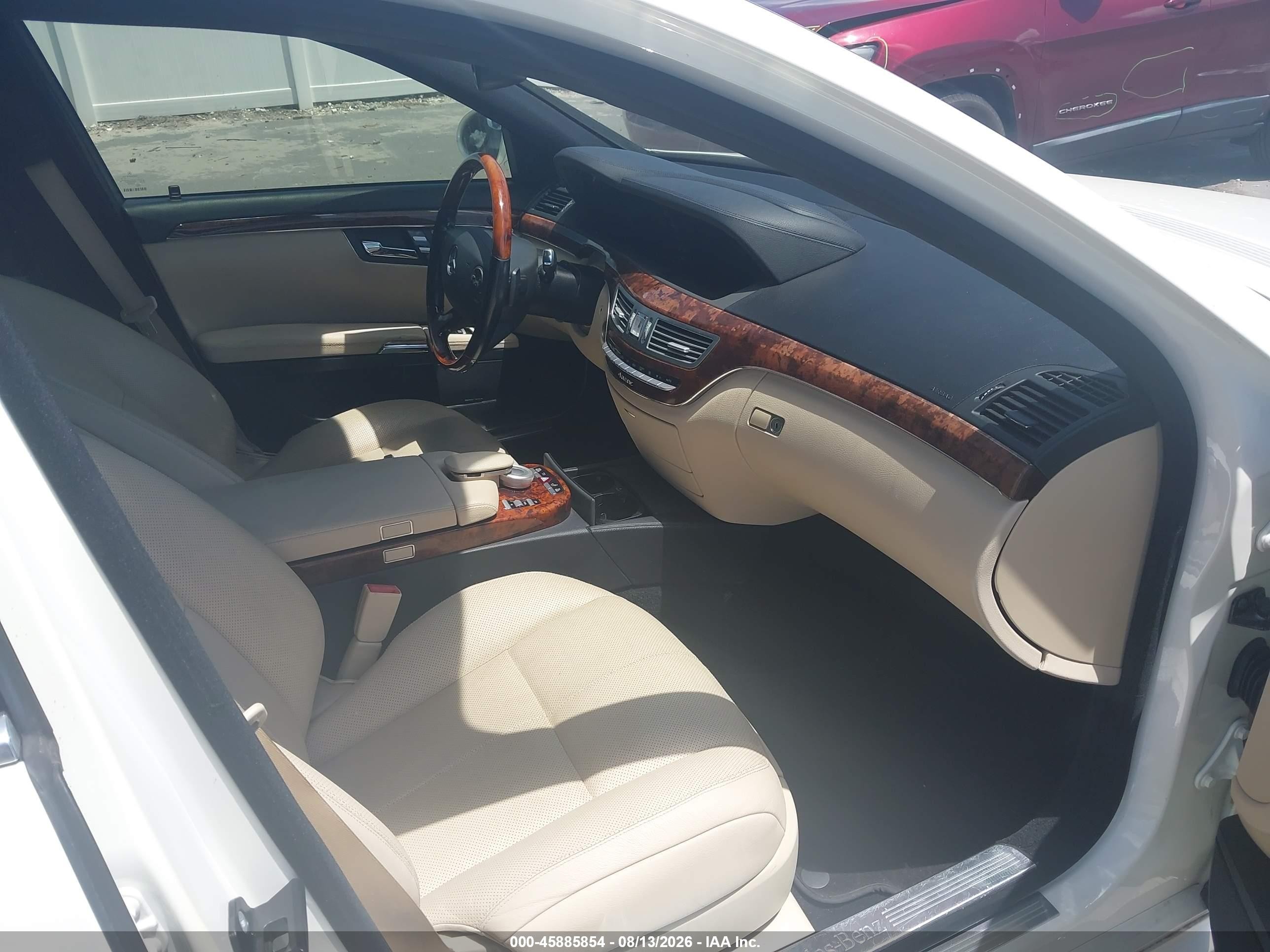 2009 Mercedes-benz S 550 4matic White vin: WDDNG86X19A267617