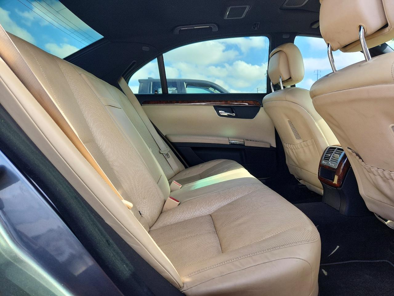 2007 Mercedes-benz S 550 4matic Two Tone vin: WDDNG86X27A107873