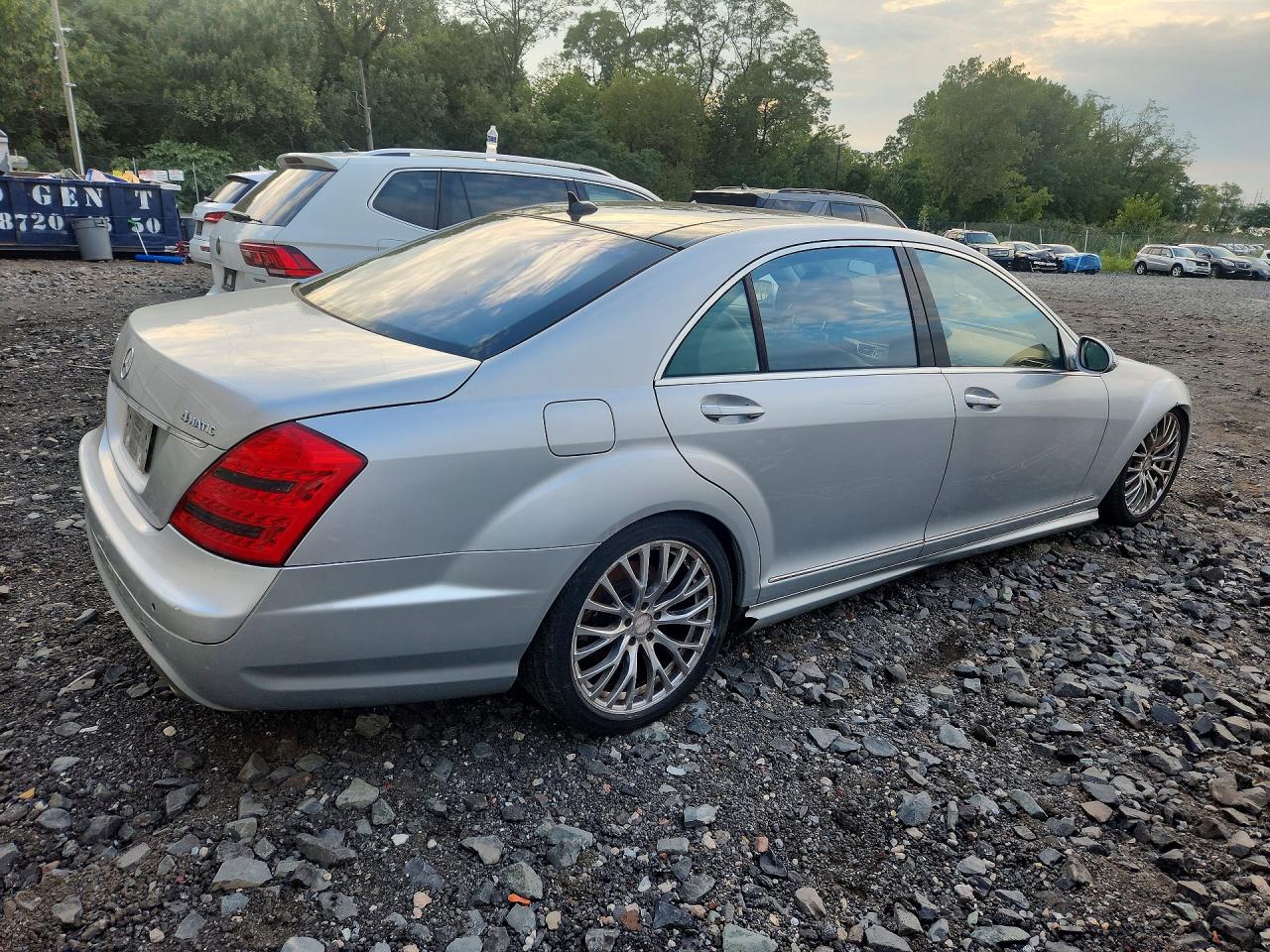 2009 Mercedes-benz S 550 4matic Silver vin: WDDNG86X29A253399