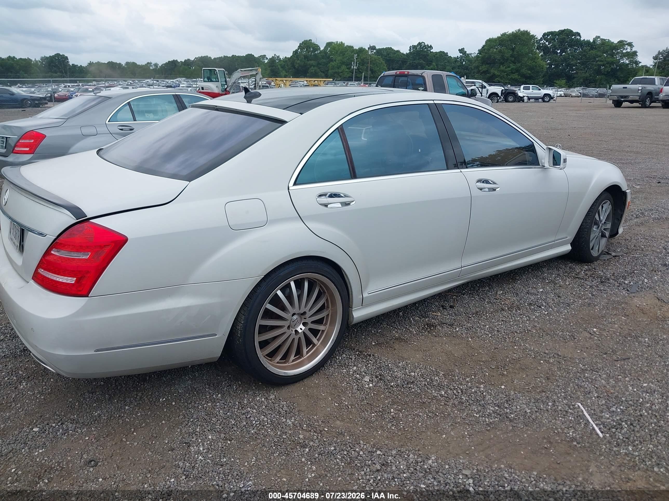 2007 Mercedes-benz S 550 4matic White vin: WDDNG86X37A108353