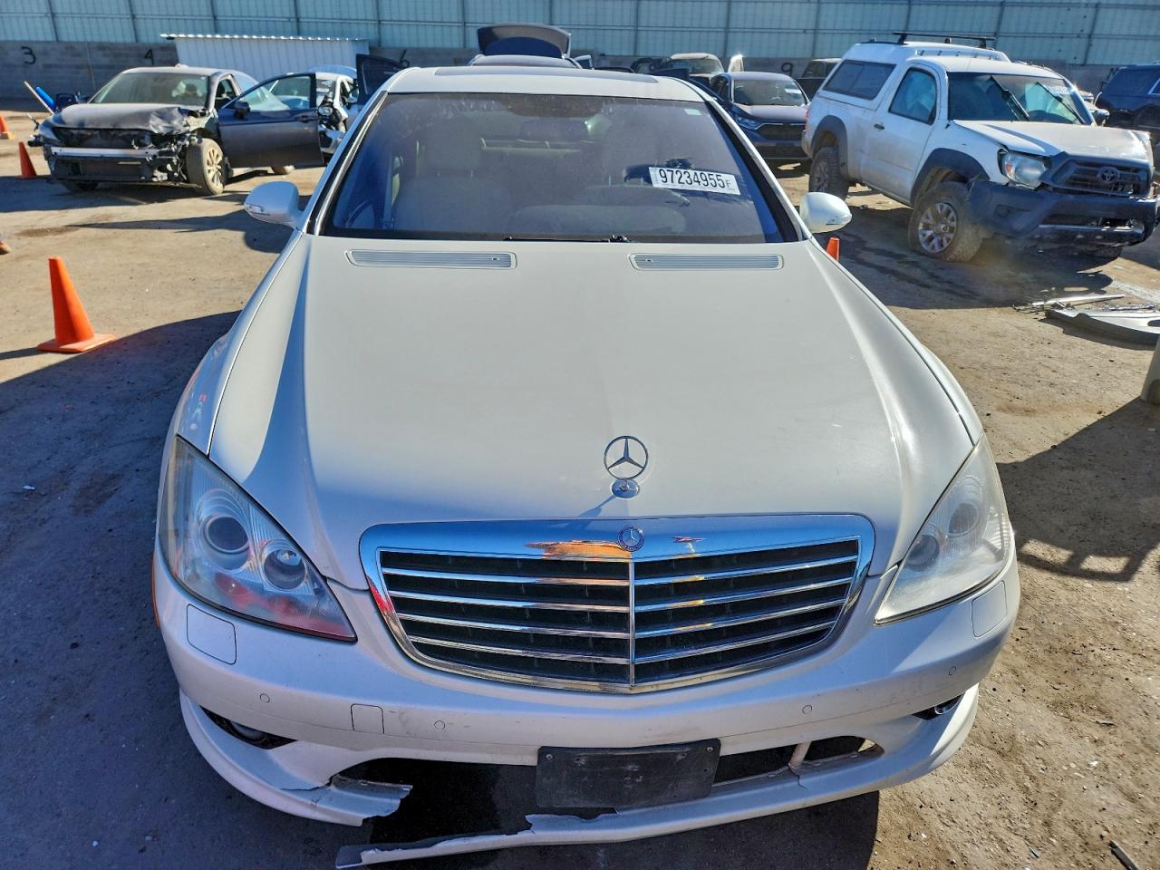 2009 Mercedes-benz S 550 4matic White vin: WDDNG86X49A261312