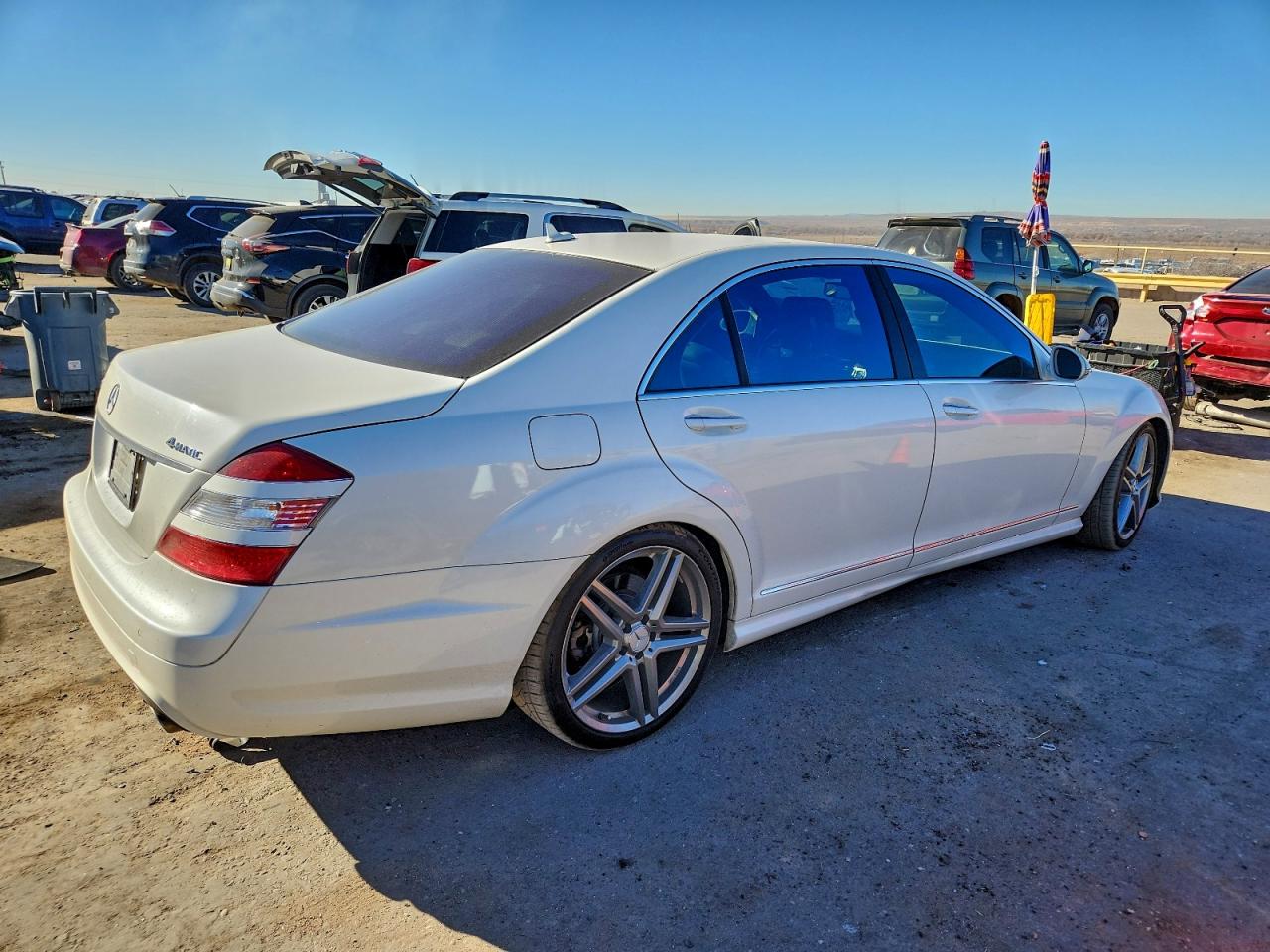 2009 Mercedes-benz S 550 4matic White vin: WDDNG86X49A261312