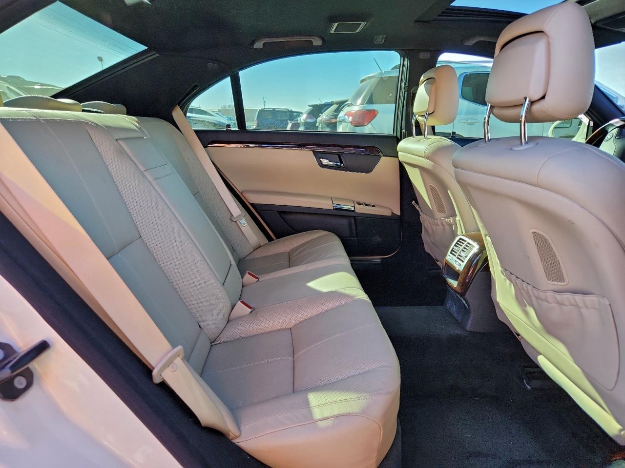 2009 Mercedes-benz S 550 4matic White vin: WDDNG86X49A261312