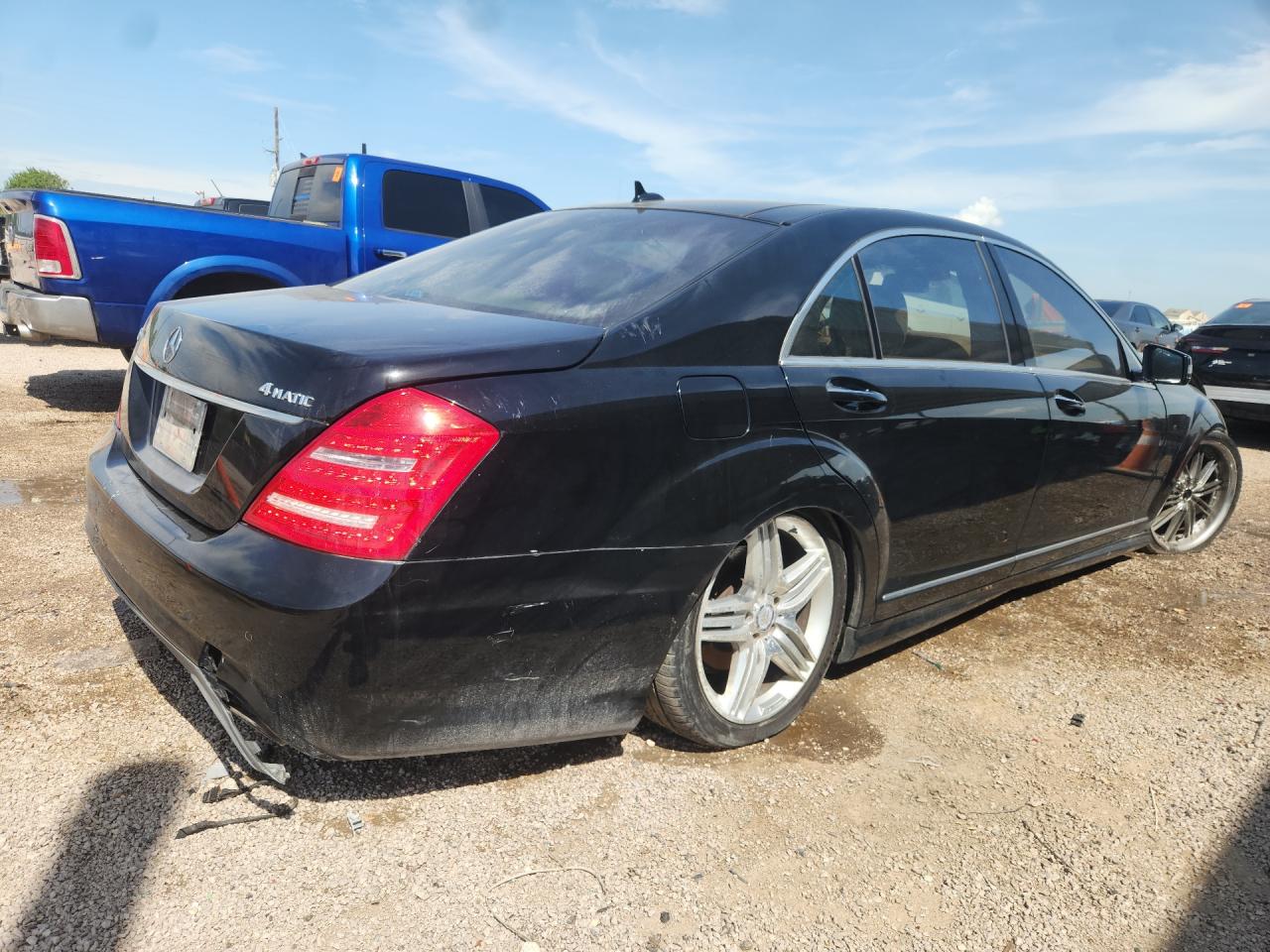2013 Mercedes-benz S 550 4matic Black vin: WDDNG9EB0DA512430 Damage: Right Qtr Panel, Heavy Scratch, 3 To 4 Inches