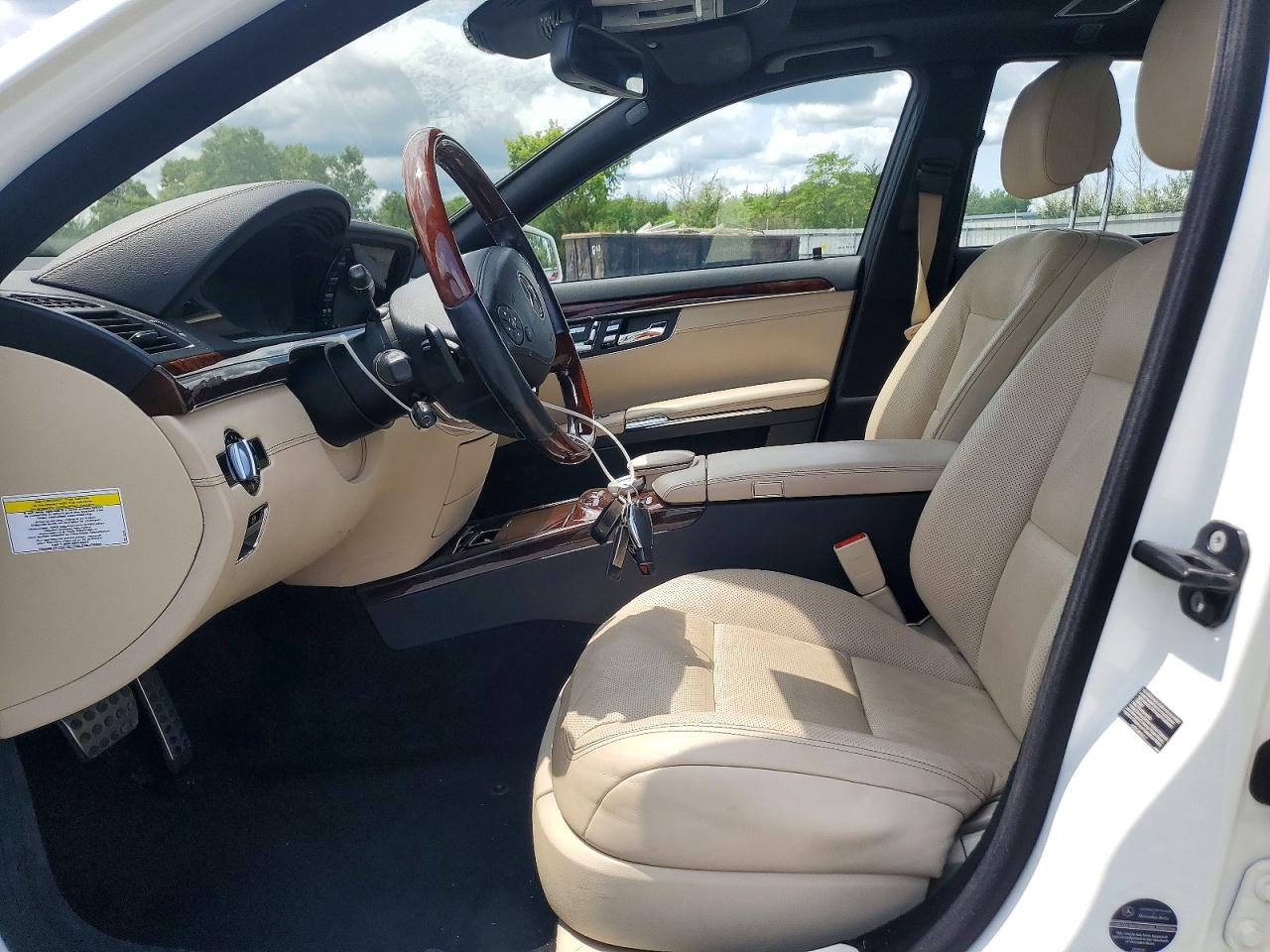 2012 Mercedes-benz S White vin: WDDNG9EB1CA469344