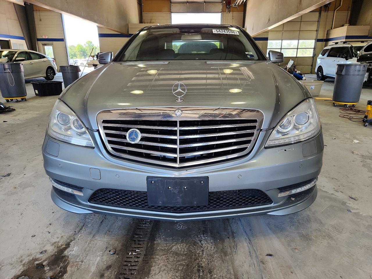 2013 Mercedes-benz S 550 4matic Серебряный vin: WDDNG9EB3DA509053