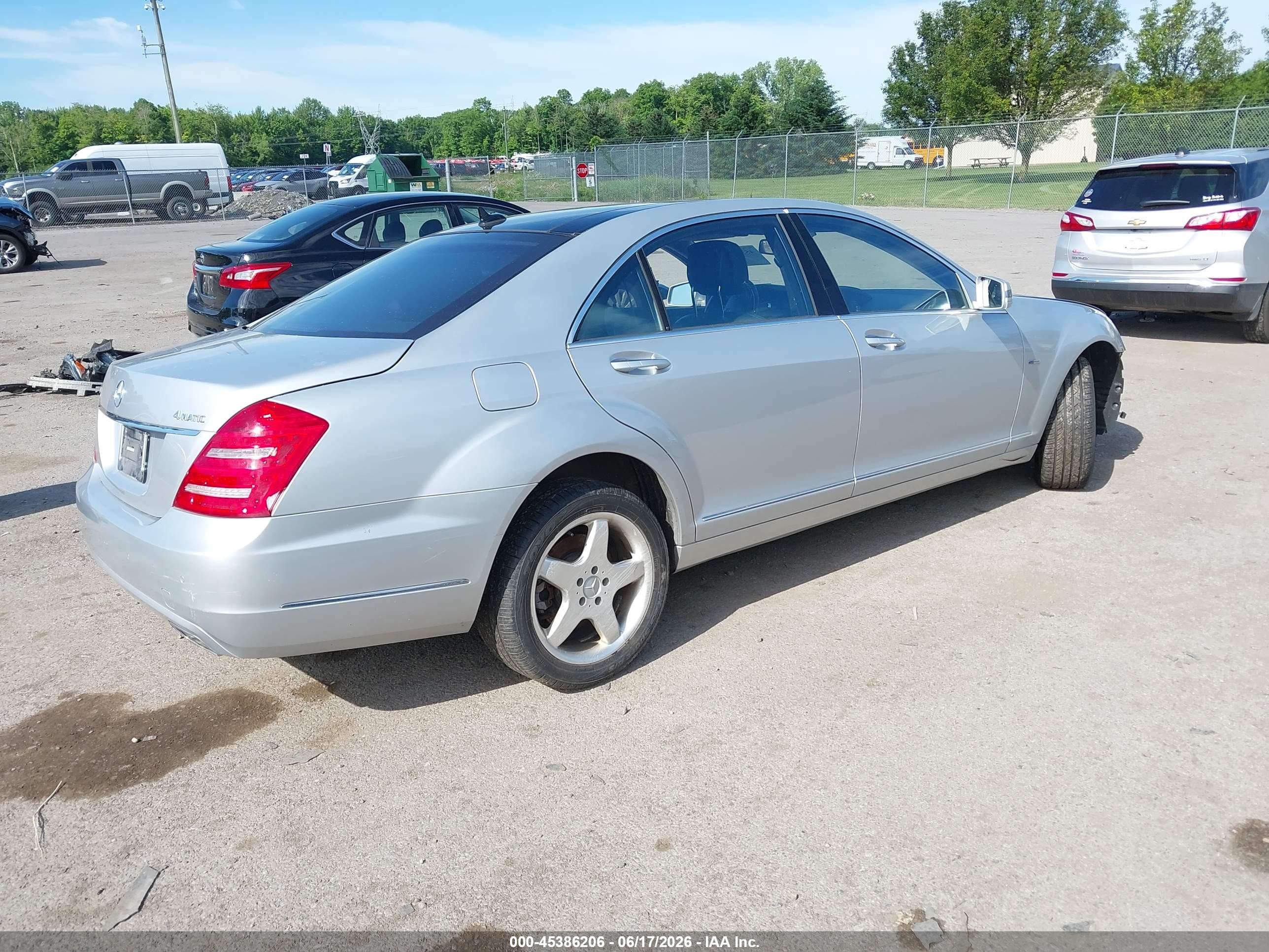 2012 Mercedes-benz S 550 4matic Серебряный vin: WDDNG9EB4CA427699