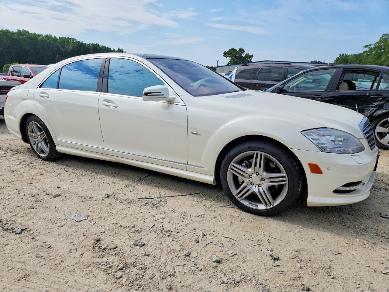 2012 Mercedes-benz S 550 4matic Белый vin: WDDNG9EB7CA464763