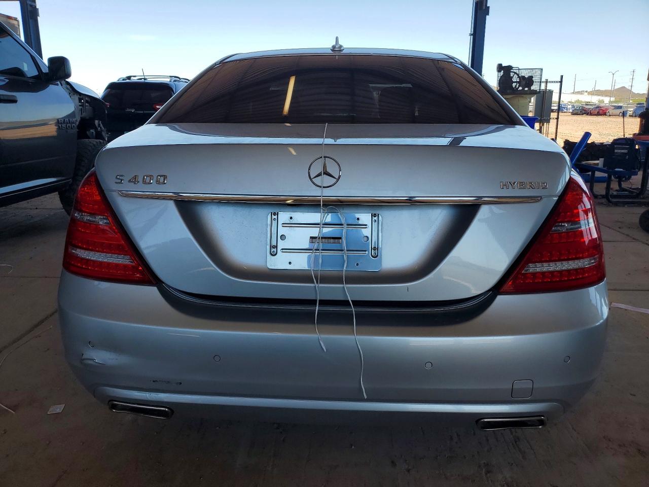 2010 Mercedes-benz S Silver vin: WDDNG9FB2AA316550