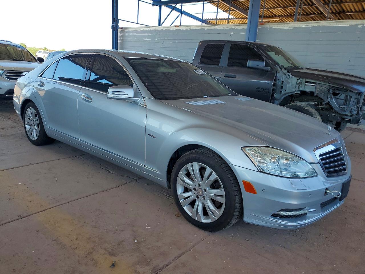 2010 Mercedes-benz S Silver vin: WDDNG9FB2AA316550