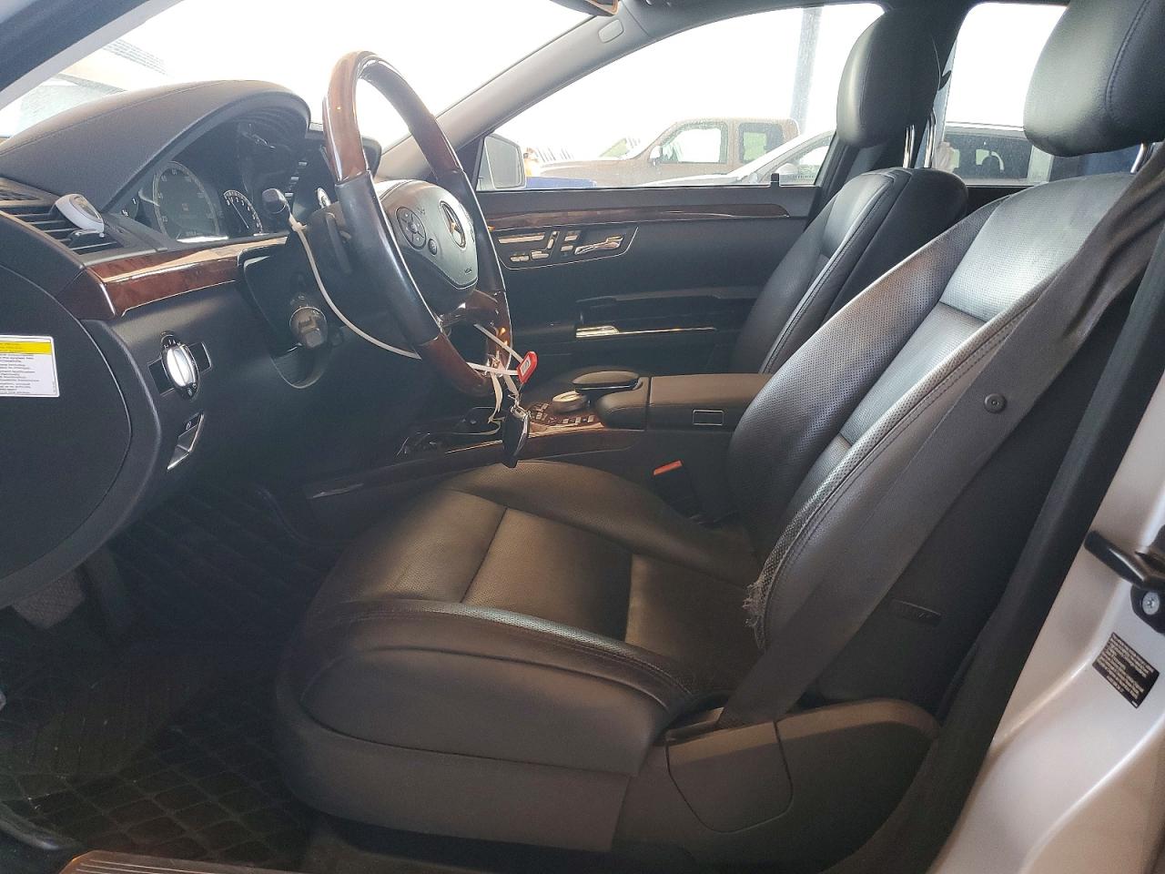 2010 Mercedes-benz S Silver vin: WDDNG9FB2AA316550