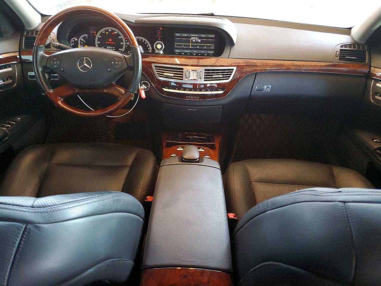2010 Mercedes-benz S Silver vin: WDDNG9FB2AA316550